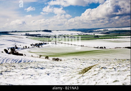 Neige sur le Marlborough Downs dans le Wiltshire, Angleterre, Royaume-Uni pris de Liddington Castle Banque D'Images