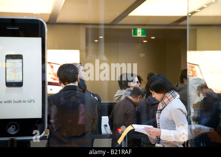 L'intérieur de la file d'apple store de Sydney comme l'iphone 3G sera en vente en Australie Banque D'Images