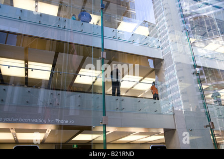 L'iphone 3G est en vente à l'apple store de sydney,11 juillet 2008 Banque D'Images