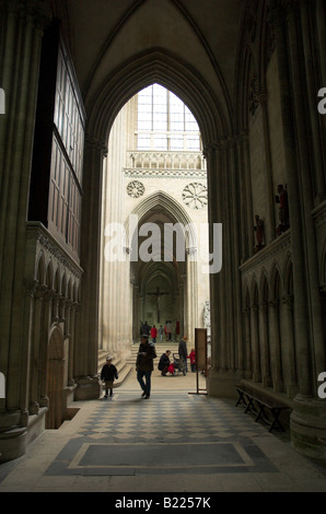 Intérieur de la cathédrale de Bayeux, France Banque D'Images