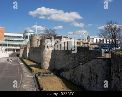 Vieux murs près de West Quay, Southampton, UK Banque D'Images