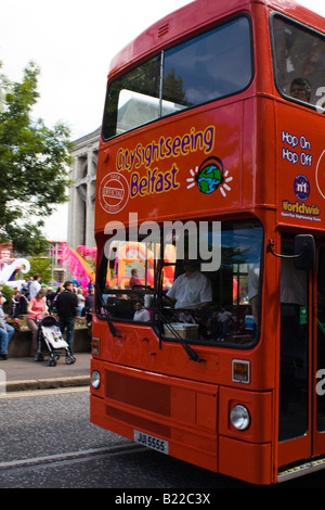 Double Decker Bus Tour de Belfast Donegall Street, Belfast, en Irlande du Nord Banque D'Images