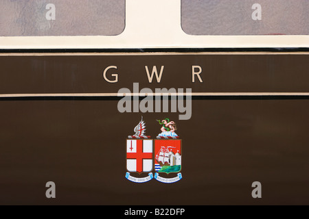 Great Western Railway, GWR, insignes sur la crème et chocolat coach Banque D'Images