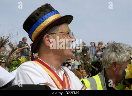 Morris une danseuse au Jack in the Green Festival à Hastings Banque D'Images