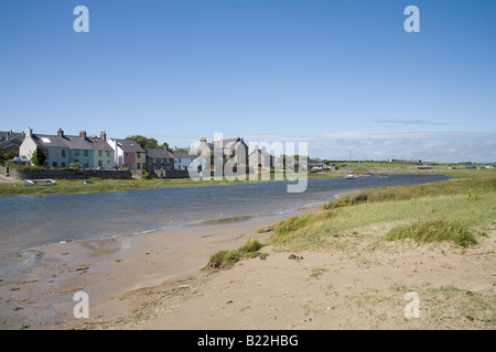 Aberffraw Isle of Anglesey au nord du Pays de Galles Royaume-uni Juillet sur Afon Ffraw à Riverside les maisons de ce village historique ancienne capitale du royaume de Gwynedd Banque D'Images