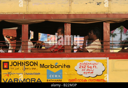 Les passagers des autobus à Thiruvananthapuram Kerala Inde Banque D'Images