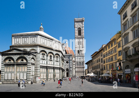 Basilica di Santa Maria del Fiore (Duomo), le baptistère et le campanile de Giotto , Piazza San Giovanni, Florence, Toscane, Italie Banque D'Images
