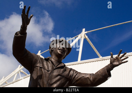 La statue de Bob Stokoe en dehors de la stade de la lumière, Sunderland Association Football Club de football du sol. Banque D'Images