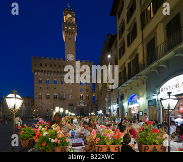 Restaurant en face du Palazzo Vecchio, la nuit, la Piazza della Signoria, Florence, Toscane, Italie Banque D'Images