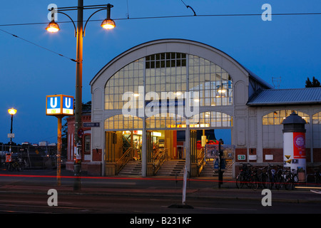 Façade de la gare ferroviaire la gare Warschauer Strafle Berlin Berlin Allemagne Banque D'Images