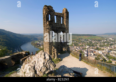 Les touristes à l'ancien château des ruines du château de Grevenburg Allemagne Banque D'Images