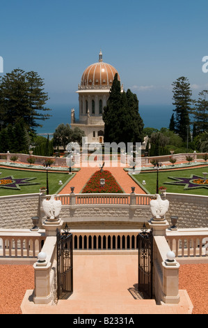 Une vue générale des jardins en terrasse de la foi Baha'i et le Mausolée du Báb sur le mont Carmel dans la ville de Haïfa, Israël Banque D'Images