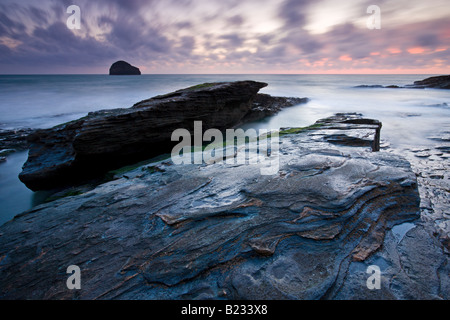 Sur le Nord Trebarwith Strand côte Cornwall Banque D'Images