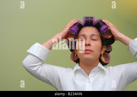 Woman wearing hair rollers Banque D'Images