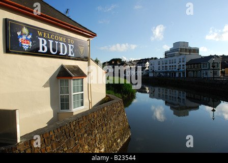 Panneau de bienvenue de Bude. Banque D'Images
