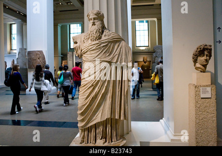 Statue en marbre de Dionysos dieu du vin Le British Museum London UK Europe Banque D'Images