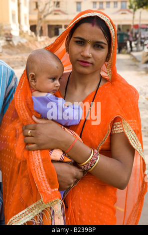 Mère avec enfant de Jaipur Rajasthan Inde Banque D'Images