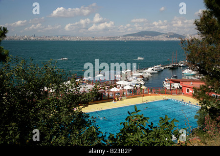 Une vue de Kinaliada à la mer de Marmara, Istanbul, Turquie Banque D'Images