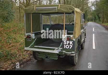 Parfaitement restaurée, gagnant de prix 1953 bronze foncé green Land Rover séries un 80 pouces. Dunsfold, UK, 2001. Banque D'Images