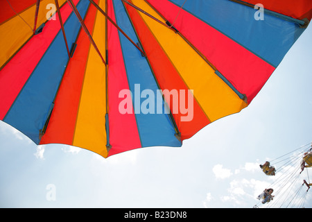 Low angle view of parasol Banque D'Images