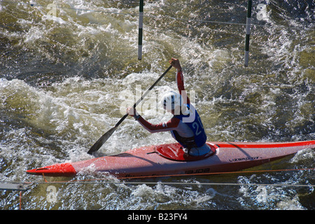 En slalom aux championnats nationaux de Grandtully Rivière Tay Perthshire Scotland Mars 2008 Banque D'Images