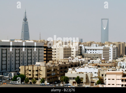 Vue sur Paris avec le Royaume et Al Faisaliah Tower dominant l'horizon, l'Arabie Saoudite. Banque D'Images