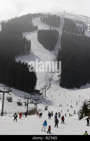 Vue sur piste de ski à Bansko, Pirin, Bulgarie Banque D'Images