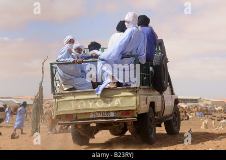 Jeep avec les gens d'Afrique de l'Ouest Afrique Mauritanie Banque D'Images