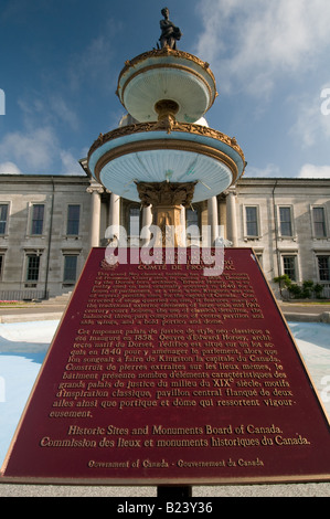 Construit en 1858, le palais de justice du comté de Frontenac a été construit à l'aide de la pierre calcaire extraite sur place, à Kingston, Ontario, Canada. Banque D'Images