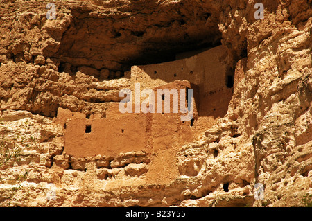 Native American antique en séjour à Montezuma Castle National Monument du Camp Verde Arizona Banque D'Images