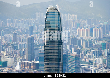 Deux International Finance Centre IFC2, Hong Kong SAR, Chine. Jusqu'en 2010 la plus haute tour de HK. Kowloon dans l'arrière-plan. Banque D'Images