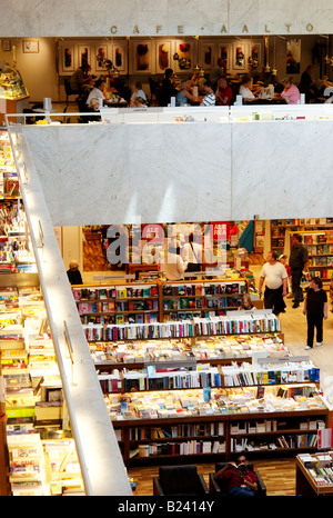 Akaateeminen Stockmann Kirjakauppa book store et Cafe Aalto (après l'architecte Alvar Aalto), le centre d'Helsinki, Finlande Banque D'Images