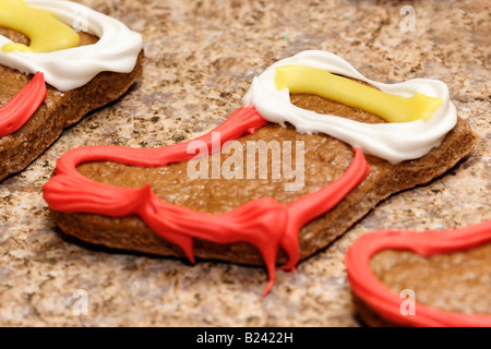 Biscuits de pain d'épices de Noël sur une table maison faite au-dessus du haut gros plan coloré encadré fond personne horizontal aux États-Unis haute résolution Banque D'Images