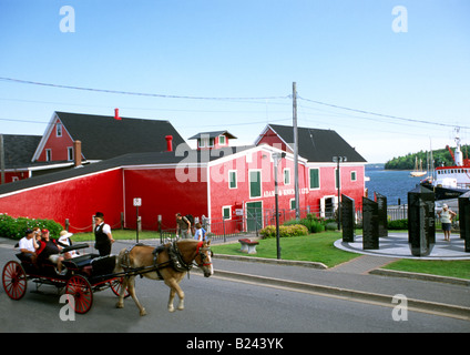 Lunenburg, Nouvelle-Écosse, en carriole par waterfront Banque D'Images