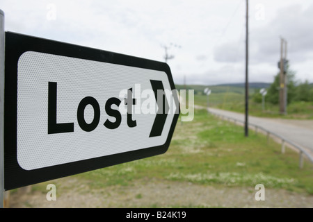 Sign post perdu dans Strathdon, Aberdeenshire, Ecosse. Banque D'Images