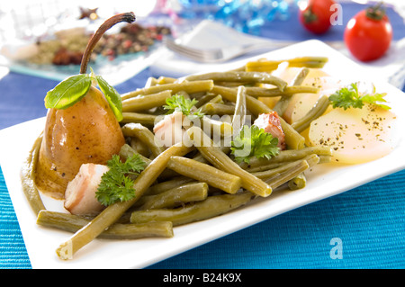 Les poires Haricots et bacon servi côte à côte pour atteindre le mélange préféré de sweet sour salé et fumé Banque D'Images