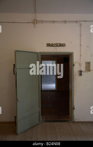 Porte de chambre à gaz, dans le camp de concentration et d ... Porte de chambre à gaz, dans le camp de concentration et d ...