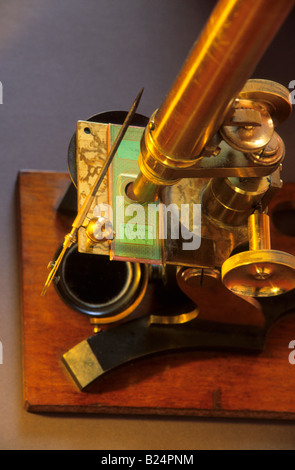 Monoculaire MICROSCOPE en laiton antique vers 1800 Banque D'Images