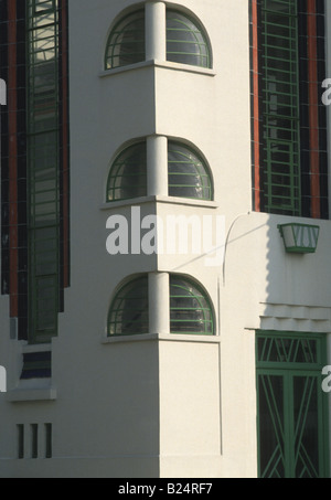 Détail de l'ancienne usine Hoover angle ouest de Londres avec un style Art Déco égyptienne ornement Banque D'Images
