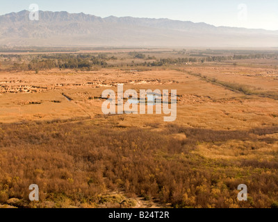 vue sur les pelouses sèches et longues distances Banque D'Images