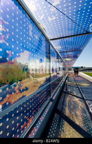 Vue de l'œuvre d'art par Teresita Fernandez, Seattle la couverture nuageuse dans Olympic Sculpture Park Seattle Washington Banque D'Images