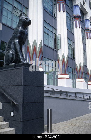 L'ancien chat noir usine de cigarettes de Camden Town au nord de Londres. Construit 1927 restauré converti en bureaux régionaux . Style Art déco Banque D'Images