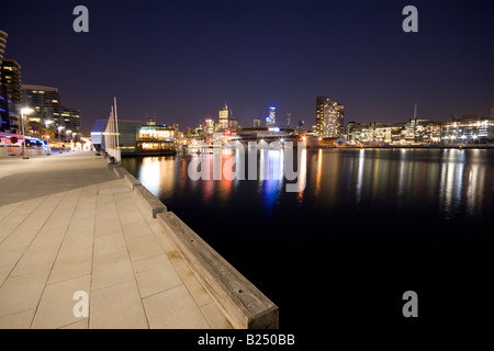 Vue sur toits de Melbourne au crépuscule de Docklands Banque D'Images