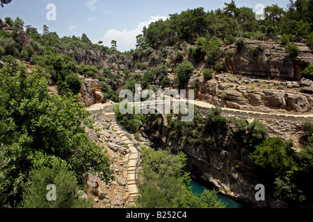 L'OLUK ROMAIN PONT SUR LE CANYON ET LA RIVIÈRE KOPRULU. La Turquie. Banque D'Images