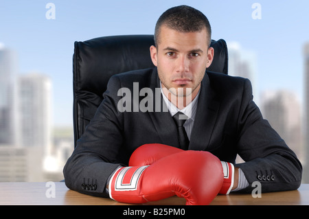 Businessman in boxing gloves Banque D'Images