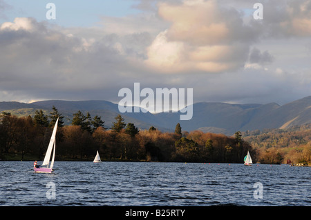 Soirée d'été sur le lac Windermere. Banque D'Images