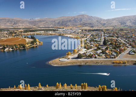 Cornish Point Vineyard and Lake Dunstan Cromwell Central Otago ile sud Nouvelle Zelande Banque D'Images