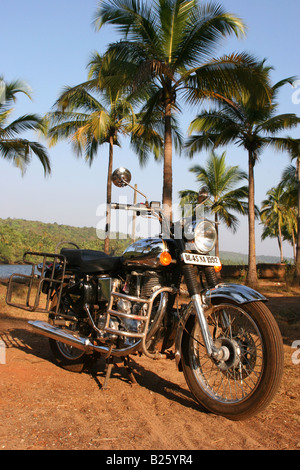 Indian Royal Enfield 500cc Moto modèle 2007 Machisme dans le Maharashtra Inde Banque D'Images