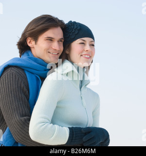 Engrenage Couple hugging Banque D'Images