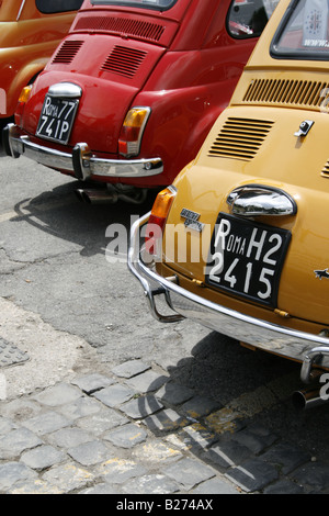 Fiat 500 dans les voitures personnalisées street à Rome Italie Banque D'Images